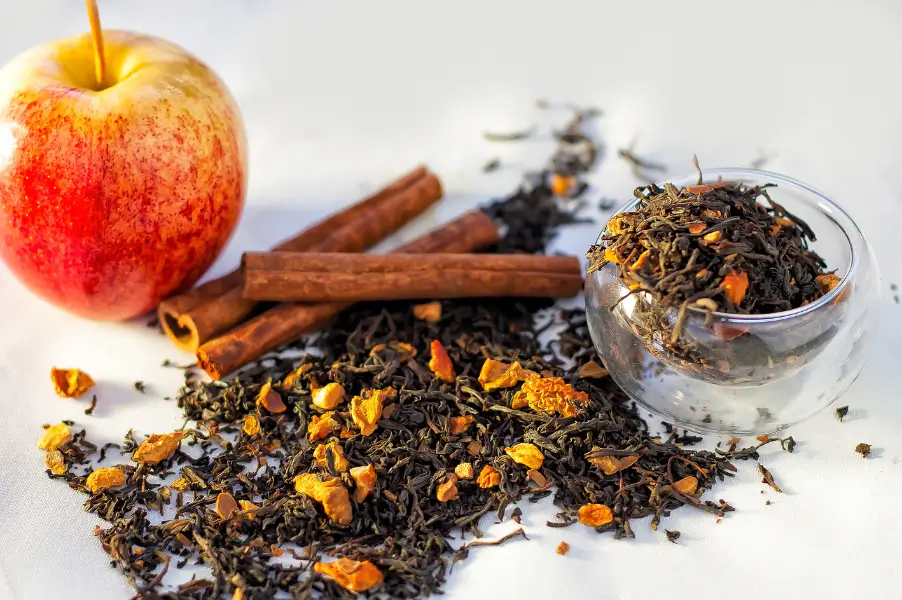 Zwarte thee appel kaneel